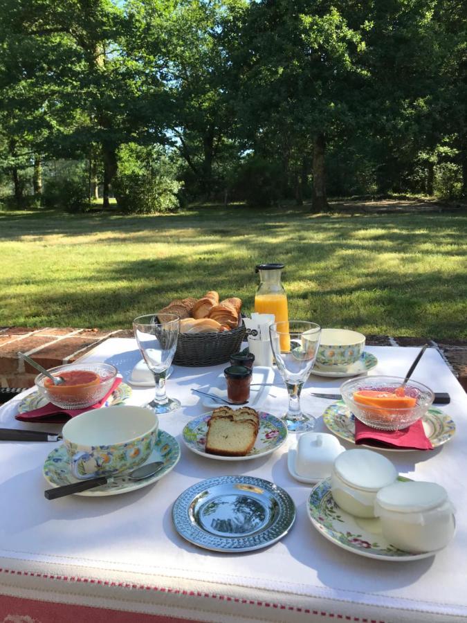 Les Vieux Guays Bed and Breakfast Cerdon  Buitenkant foto