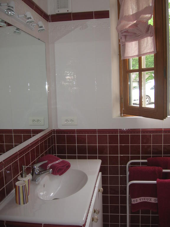 Les Vieux Guays Bed and Breakfast Cerdon  Kamer foto