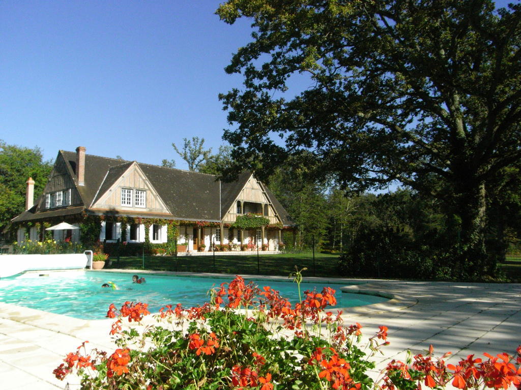 Les Vieux Guays Bed and Breakfast Cerdon  Buitenkant foto
