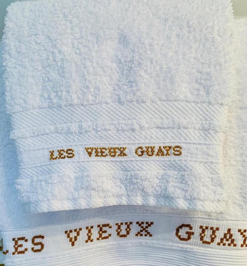Les Vieux Guays Bed and Breakfast Cerdon  Buitenkant foto